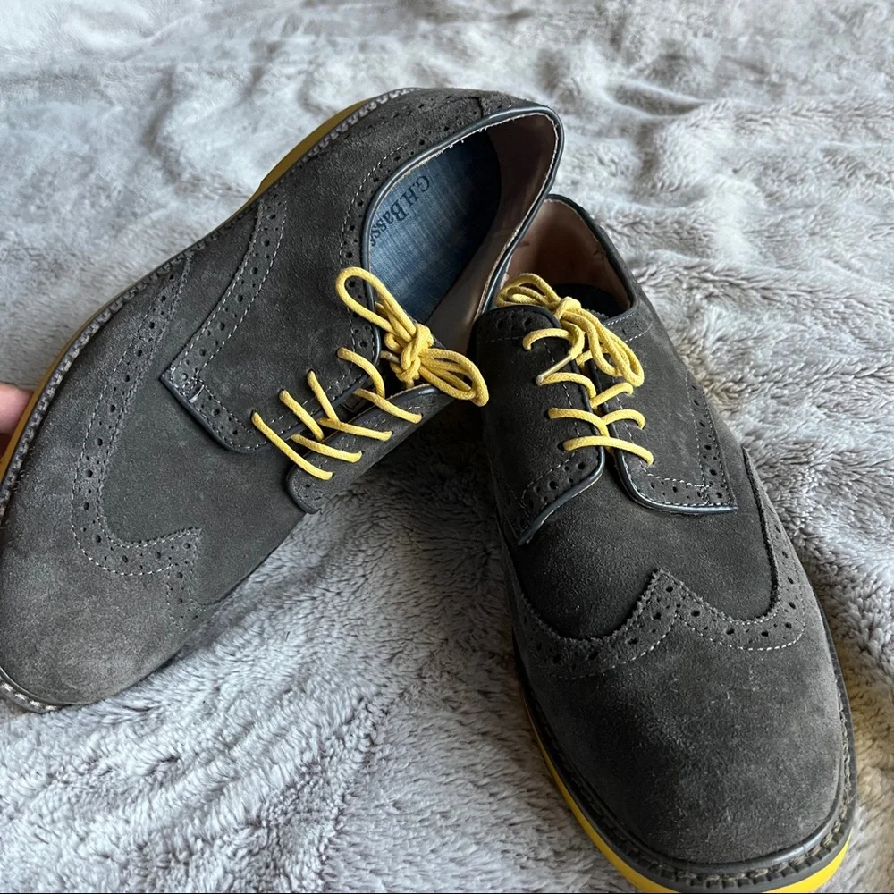 G.H. Bass & Co. Wingtip Oxford (suede; 9.5) - Picture 4 of 5